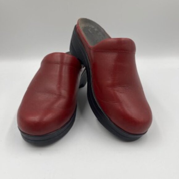 Mephisto Clogs Women’s Size 5 Professional Shoes Red Leather Slip On - Picture 1 of 9